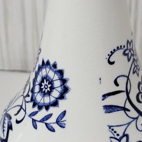 Vintage J&K Meakin Blue Onion Salt & Pepper Shaker Set 5.25" Nordic England MCM - Picture 4 of 12